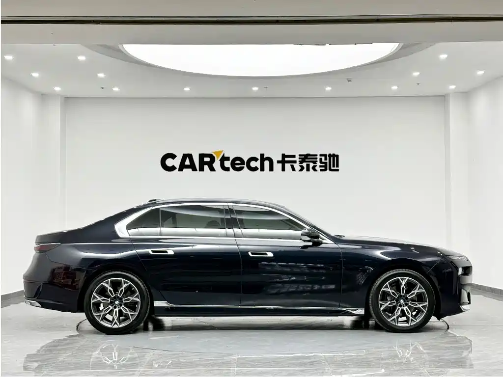 BMW 7 Series 2023 735Li Luxury Package купить на сайте DeffCars