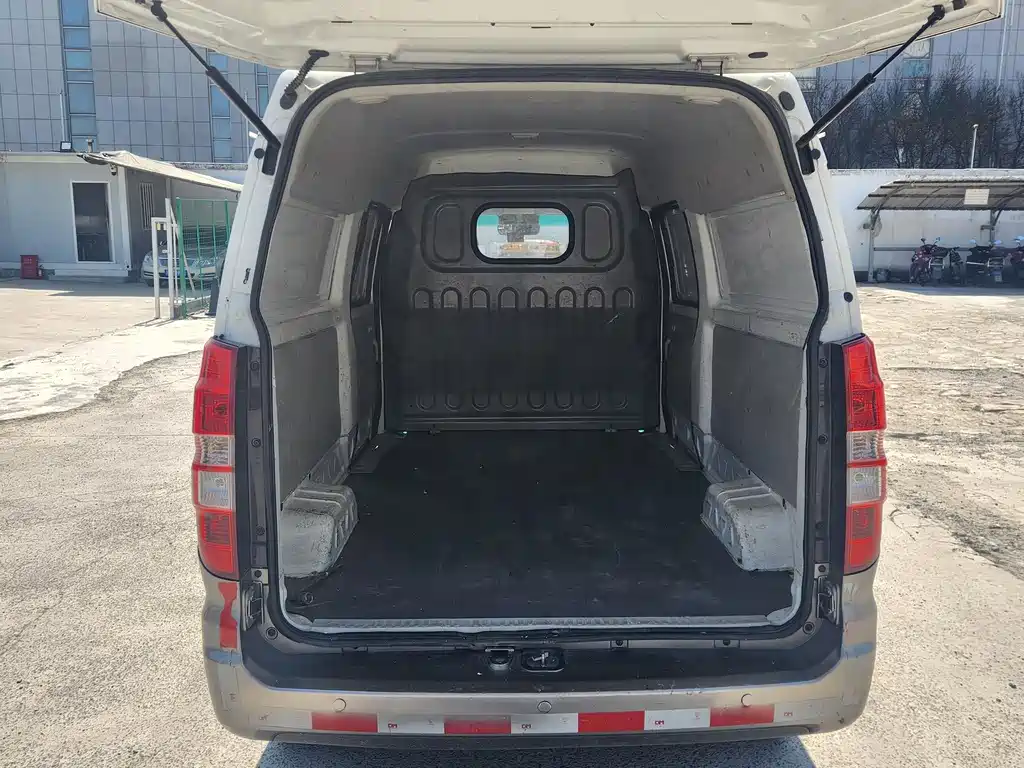 New Hiace X30L 2023 1.5L Fortune Edition Van 2/5 Seats Air-conditioned Version SWC15M купить на сайте DeffCars