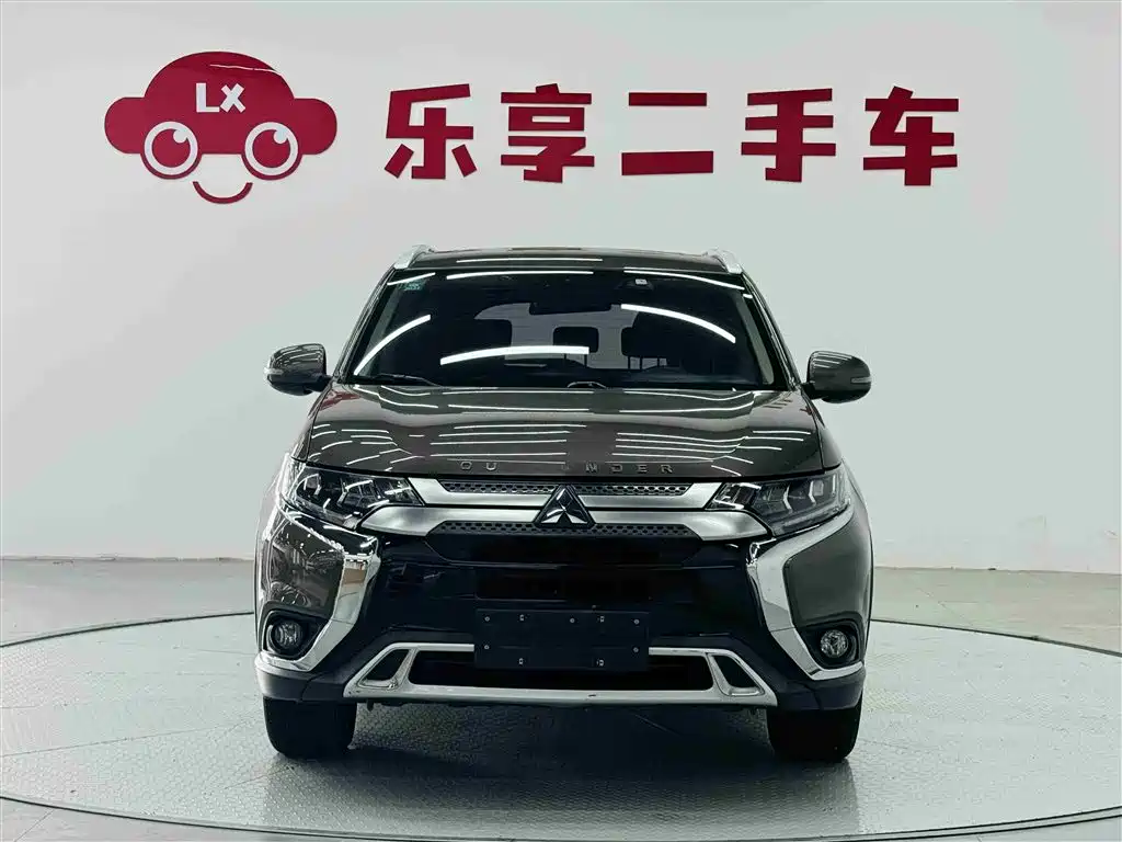 Outlander 2019 2.4L four-wheel drive exclusive version, 5 seats, National V купить на сайте DeffCars