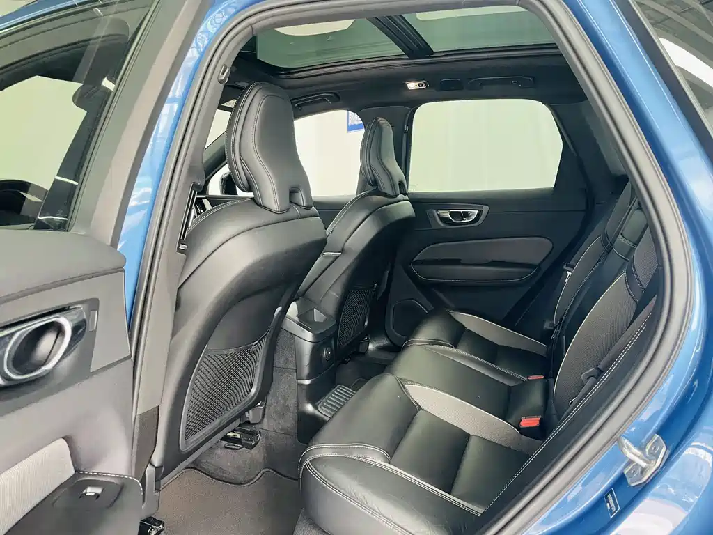 Volvo XC60 Plug-in Hybrid 2021 T8 E-Drive Hybrid Zhiyuan Sports Edition купить на сайте DeffCars