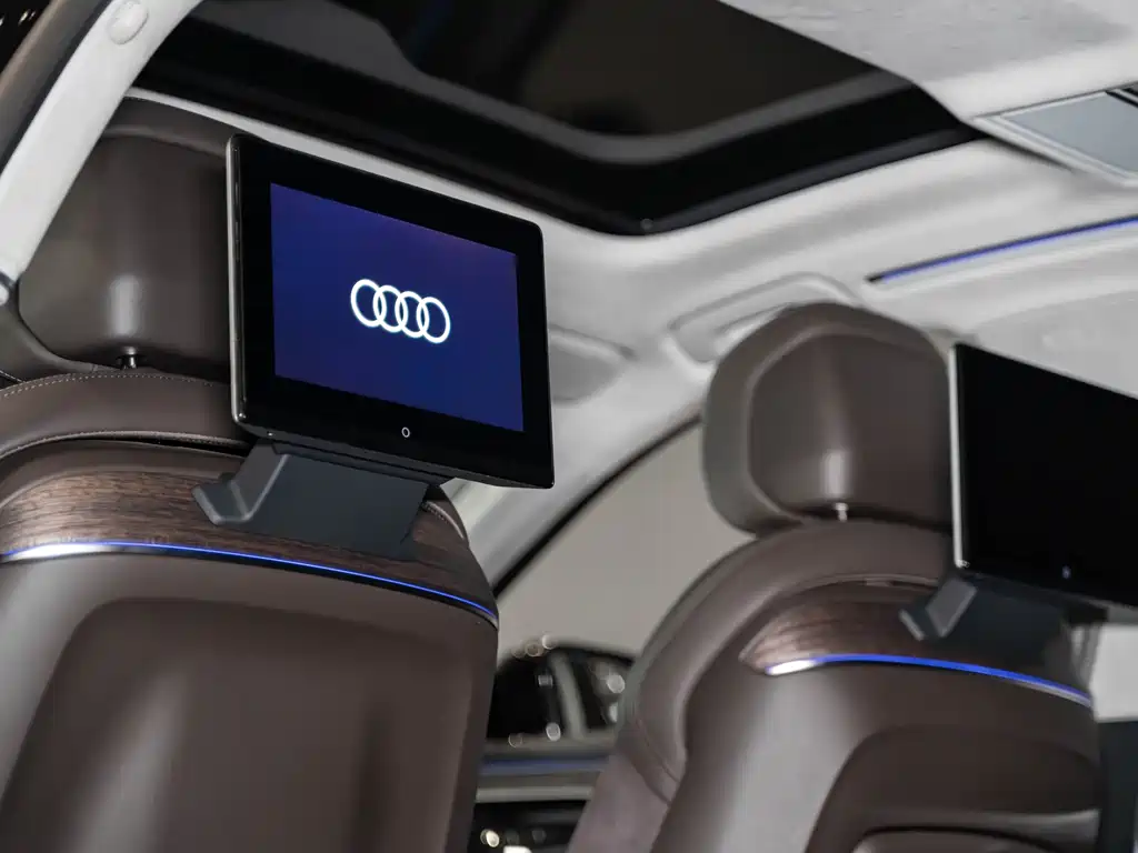 Audi A8 2024 A8L 55 TFSI quattro flagship model купить на сайте DeffCars