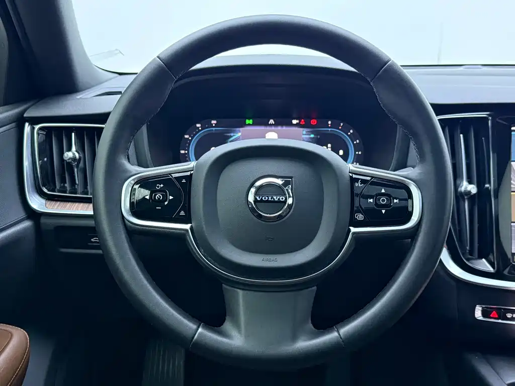 Volvo S60 2023 B4 Zhiyuan Luxury Edition купить на сайте DeffCars
