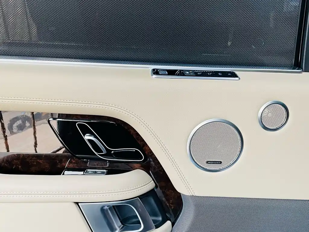 Range Rover 2022 3.0 L6 400PS Legendary Extended Classic Edition купить на сайте DeffCars