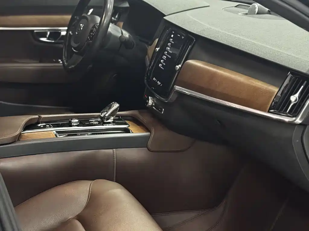 Volvo S90 2022 B5 Zhiyi Luxury Edition купить на сайте DeffCars