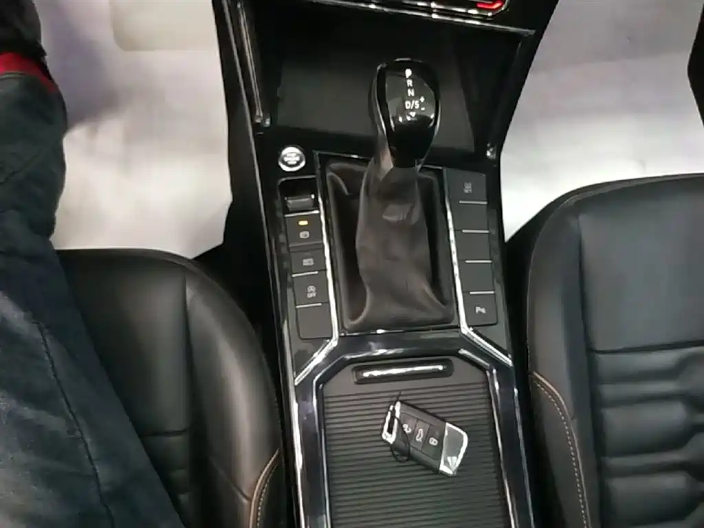 Passat 2020 facelift 280TSI Elite Edition National VI купить на сайте DeffCars