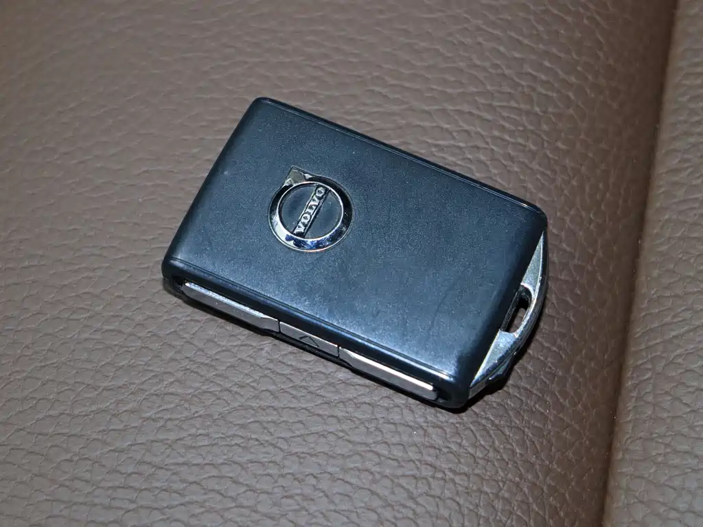 Volvo XC90 2023 B5 Smart Deluxe Edition 5-seater купить на сайте DeffCars