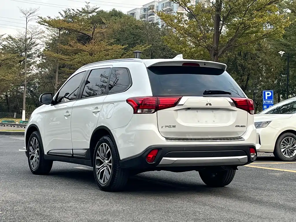 Outlander 2018 2.0L 2WD Jiale Edition 7 seats купить на сайте DeffCars