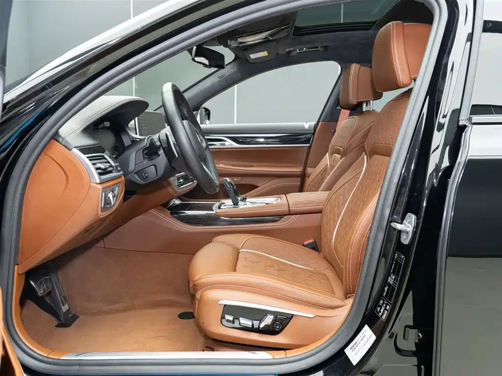 BMW 7 Series 2019 facelift M760Li xDrive V12 Sports Package купить на сайте DeffCars