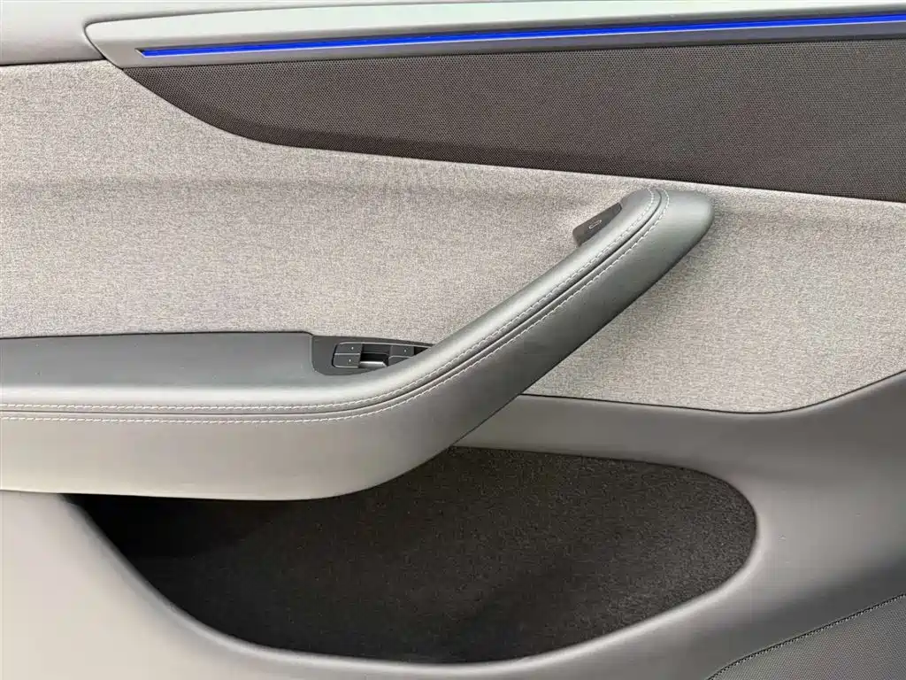 Model Y 2025 rear-wheel drive version купить на сайте DeffCars
