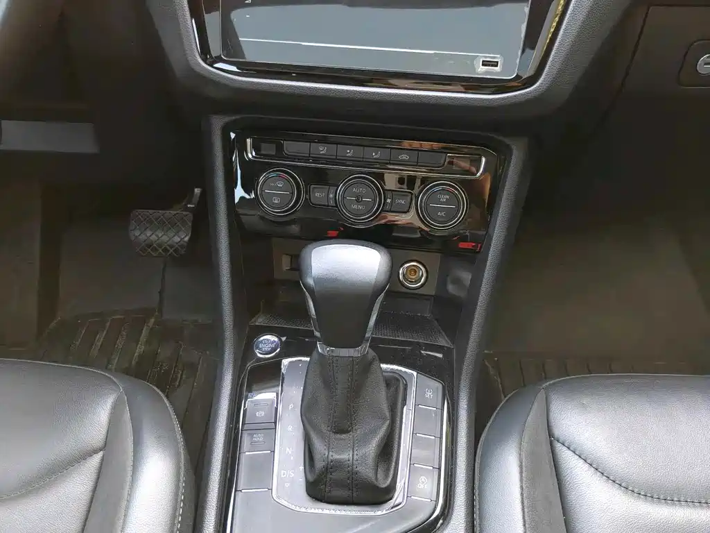 Tiguan L 2021 330TSI automatic two-wheel drive smart version купить на сайте DeffCars