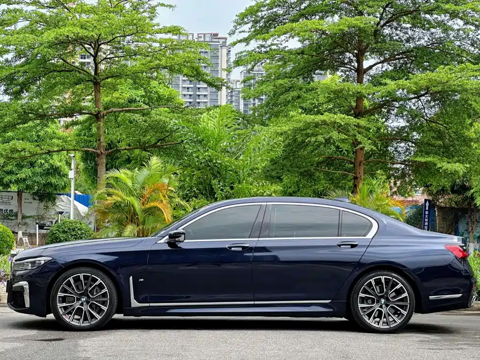 BMW 7 Series 2019 740Li xDrive Executive M Sport Kit купить на сайте DeffCars