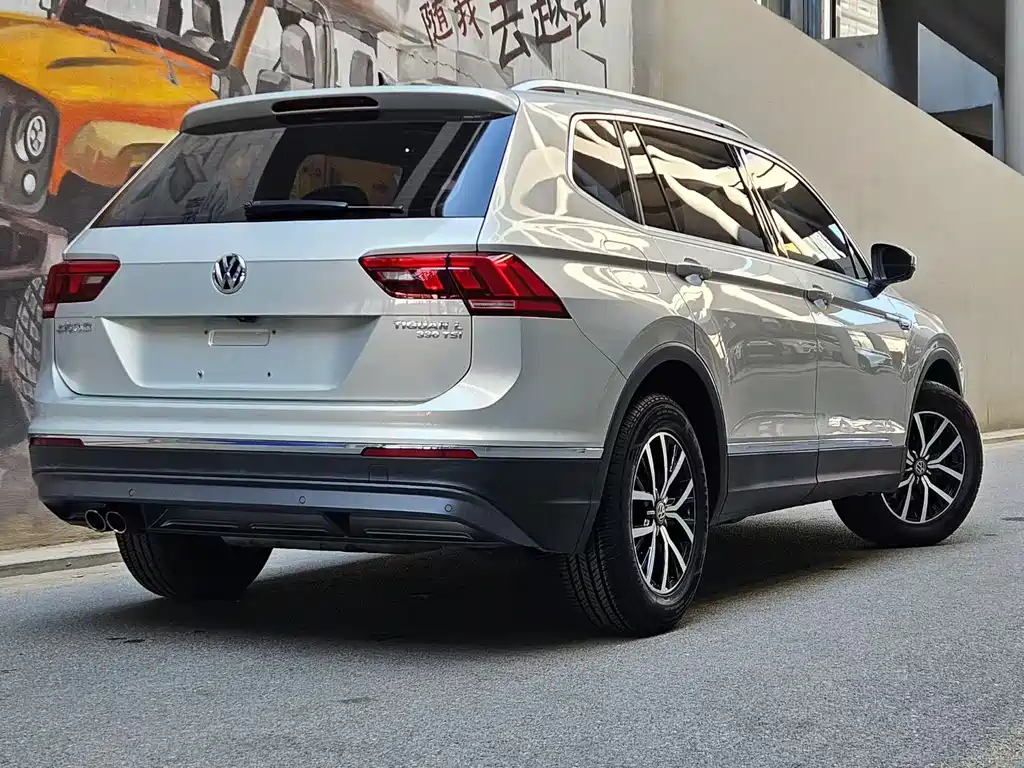 Tiguan L 2017 330TSI automatic two-wheel drive luxury version купить на сайте DeffCars