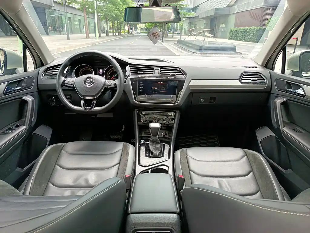 Tiguan L 2019 facelift 330TSI automatic two-wheel drive panoramic comfort version National VI купить на сайте DeffCars