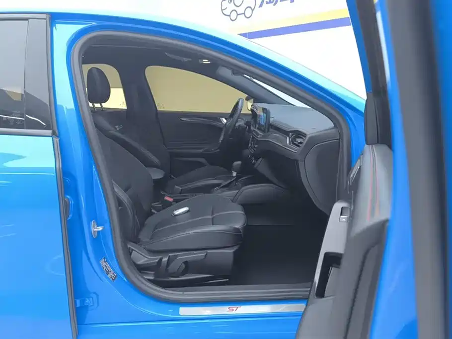 Focus 2022 Sedan EcoBoost 180 Automatic ST Line купить на сайте DeffCars
