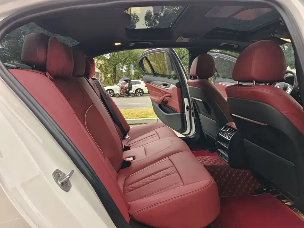 BMW 5 Series 2023 530Li Leading M Sports Package купить на сайте DeffCars