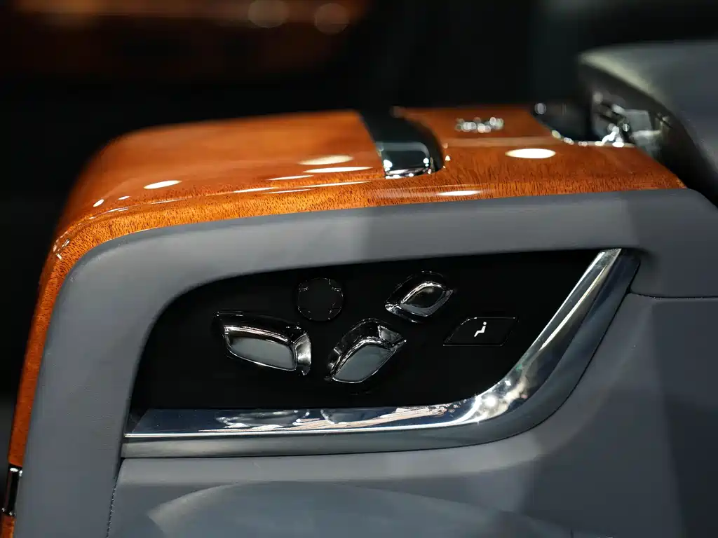 Phantom 2018 6.7T long wheelbase version купить на сайте DeffCars