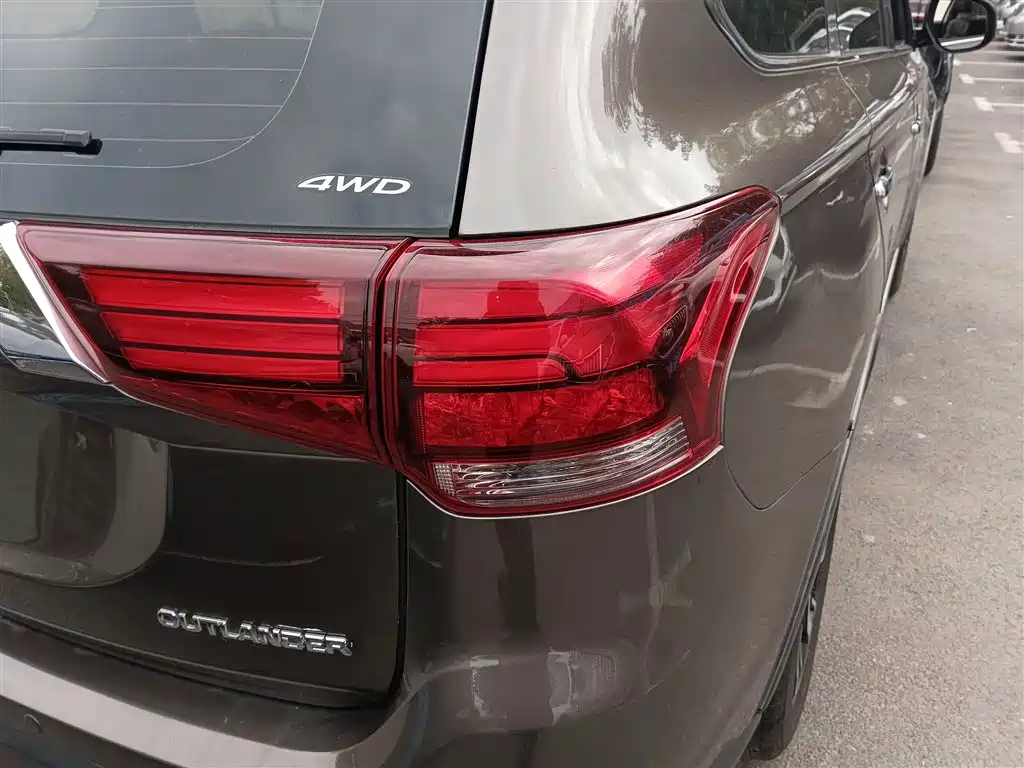 Outlander 2019 2.4L four-wheel drive exclusive version, 7 seats, National V купить на сайте DeffCars