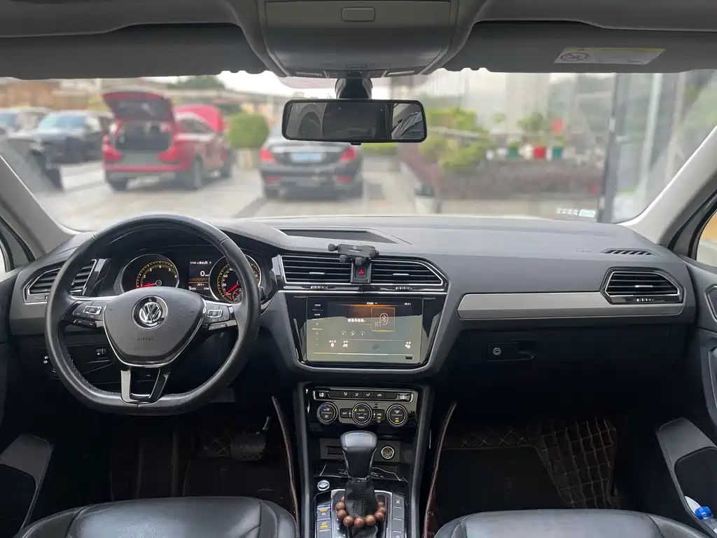 Tiguan L 2020 330TSI automatic two-wheel drive panoramic comfort version National VI купить на сайте DeffCars