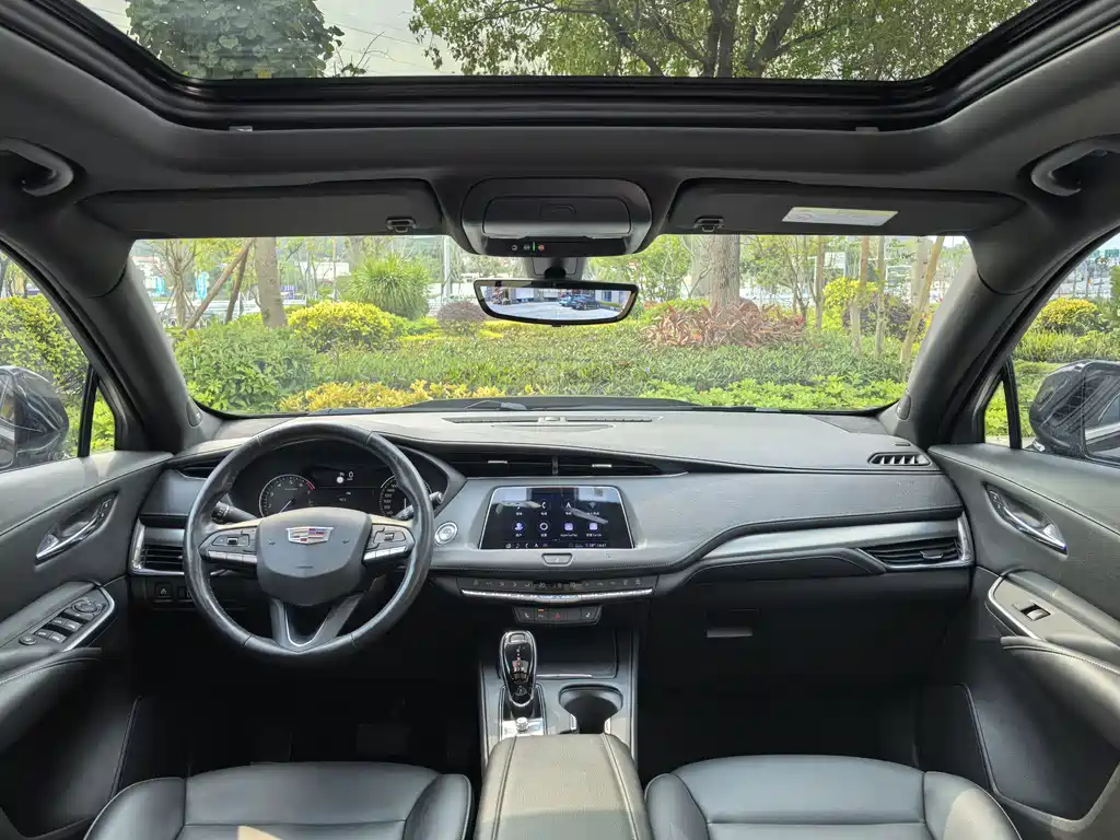 Cadillac XT4 2020 28T two-wheel drive leading model купить на сайте DeffCars