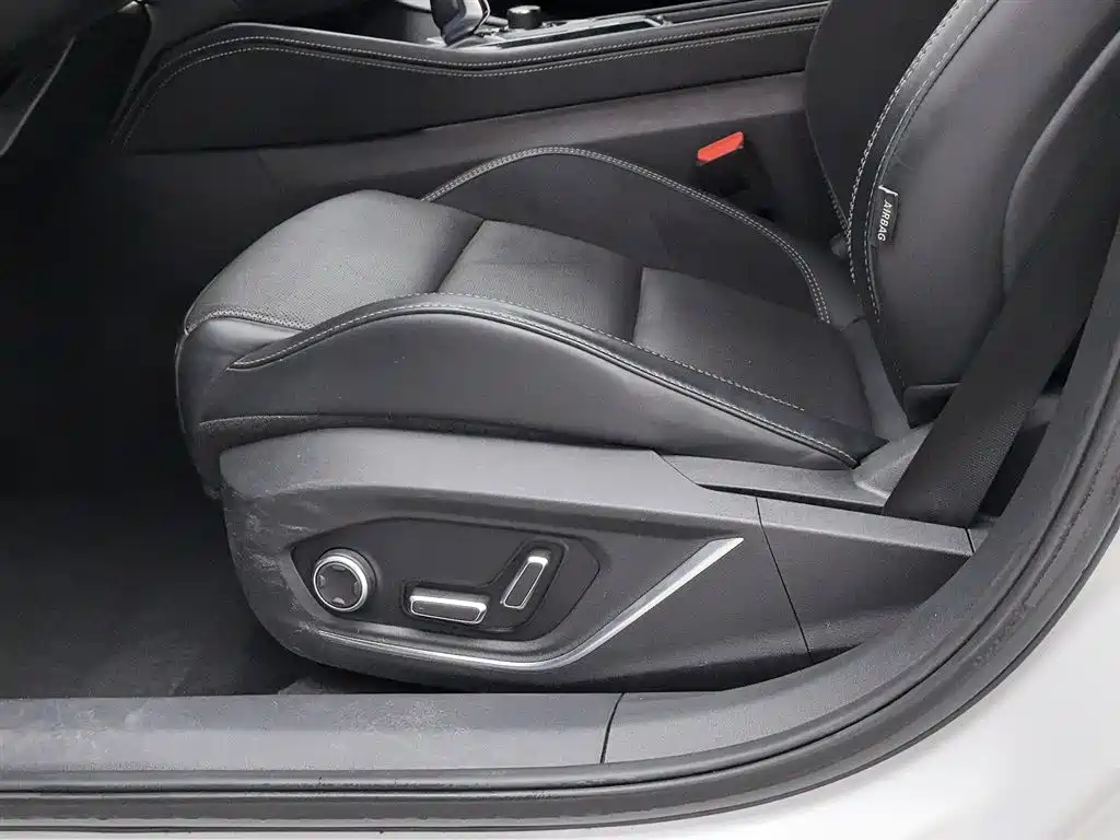 Lynk & Co 03 2022 2.0TD DCT Pro купить на сайте DeffCars