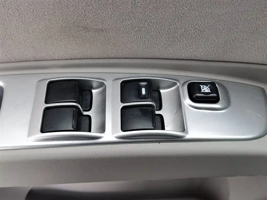 Pajero Jinchang 2013 3.0L automatic four-wheel drive executive version купить на сайте DeffCars