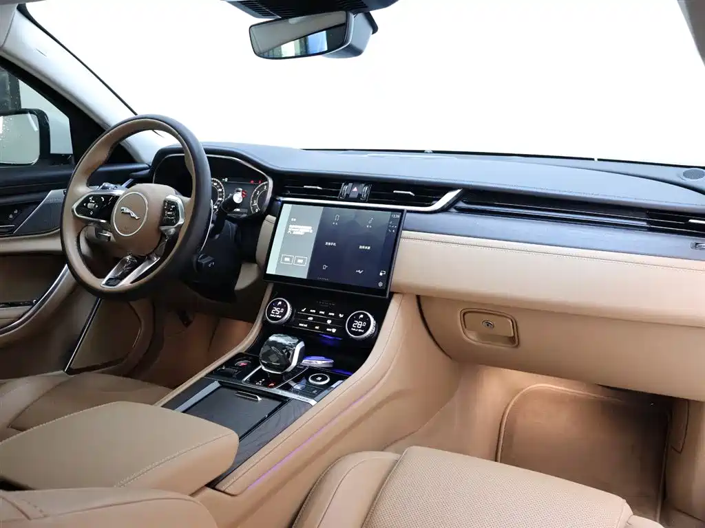 Jaguar XFL 2024 2.0T P250 two-wheel drive exclusive luxury version купить на сайте DeffCars