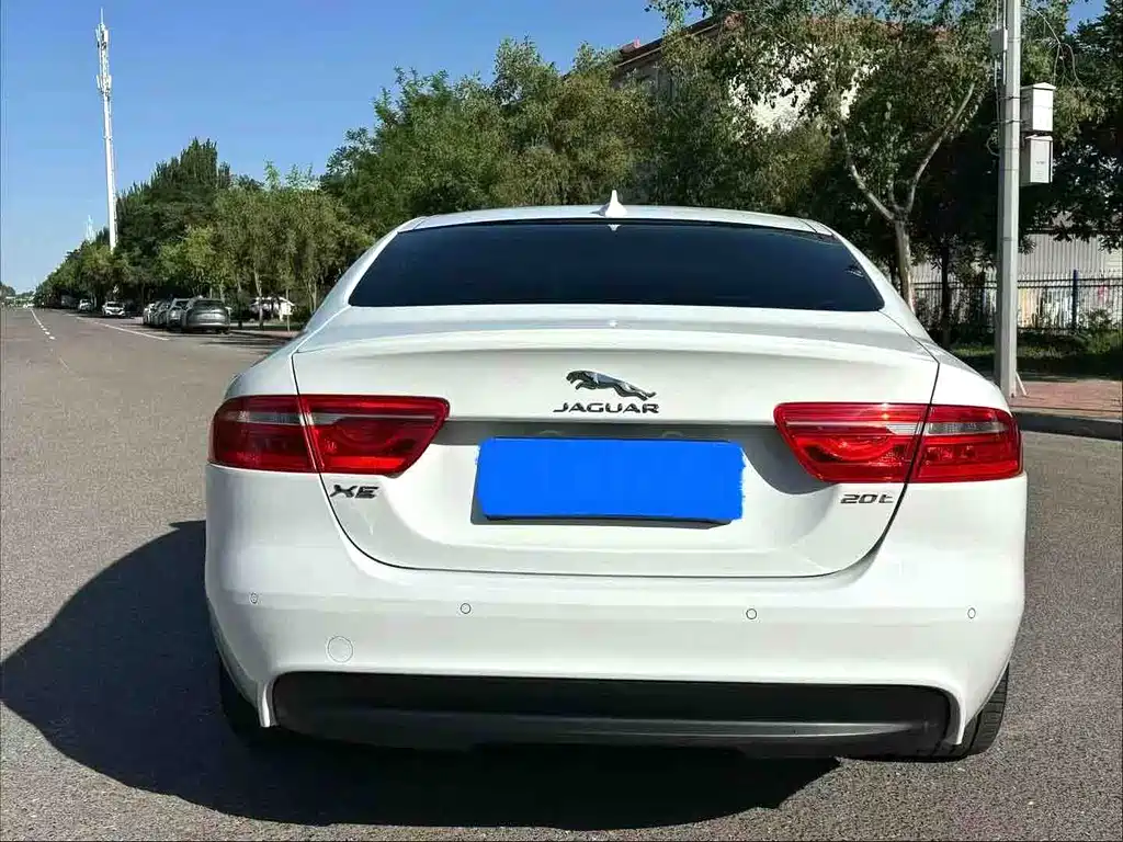 Jaguar XE 2017 2.0T 200PS R-Sport купить на сайте DeffCars