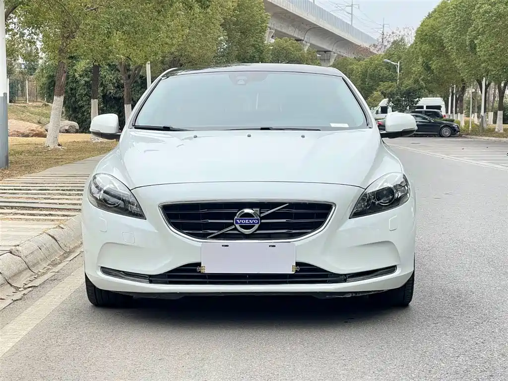 Volvo V40 2016 T3 Zhiya Edition купить на сайте DeffCars