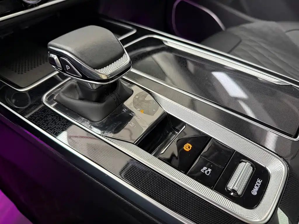 Hongqi HS5 2023 2.0T Qixiang Pro version купить на сайте DeffCars