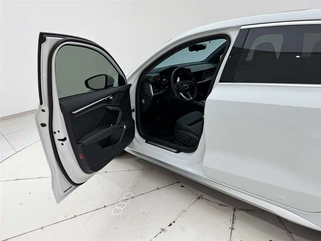 Audi A3 2026 A3L Limousine 35TFSI Flying Spur Exclusive купить на сайте DeffCars