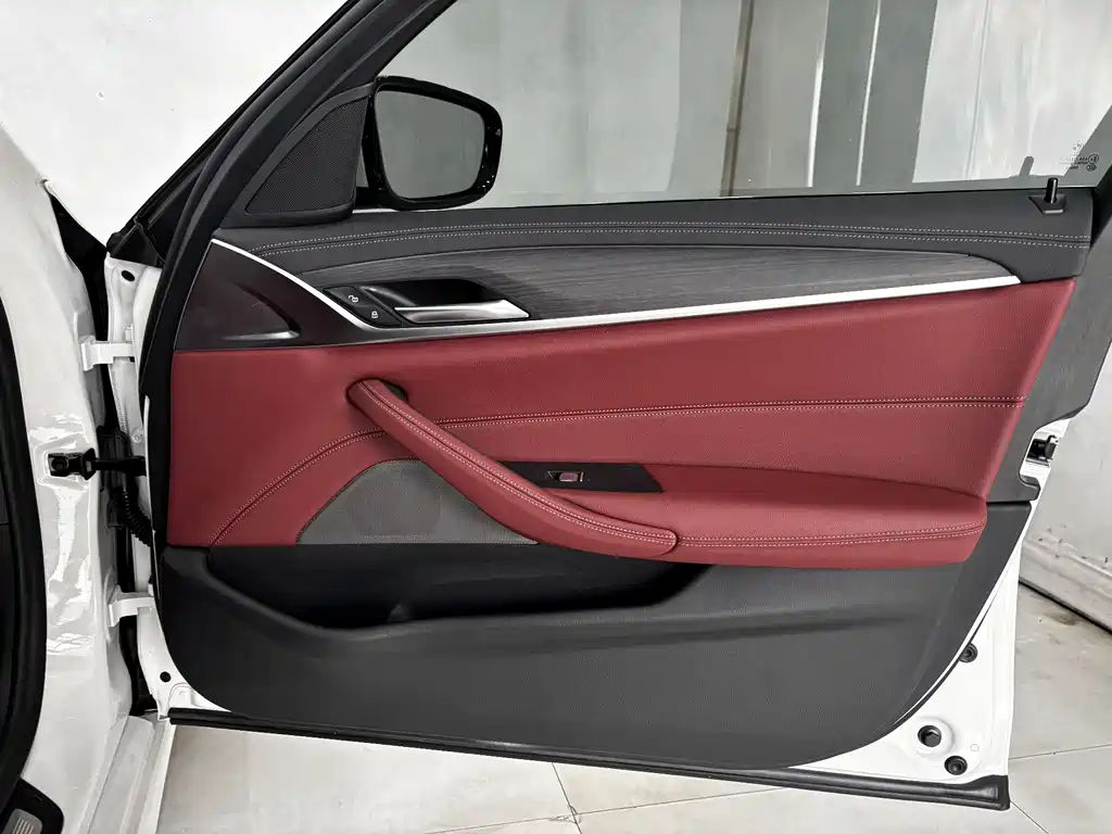 BMW 5 Series New Energy 2022 Model 535Le M Sports Package купить на сайте DeffCars