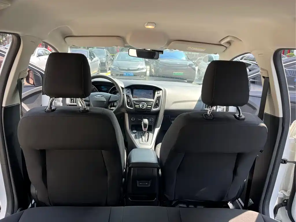 Focus 2018 hatchback classic 1.6L automatic comfort smart mobility version купить на сайте DeffCars