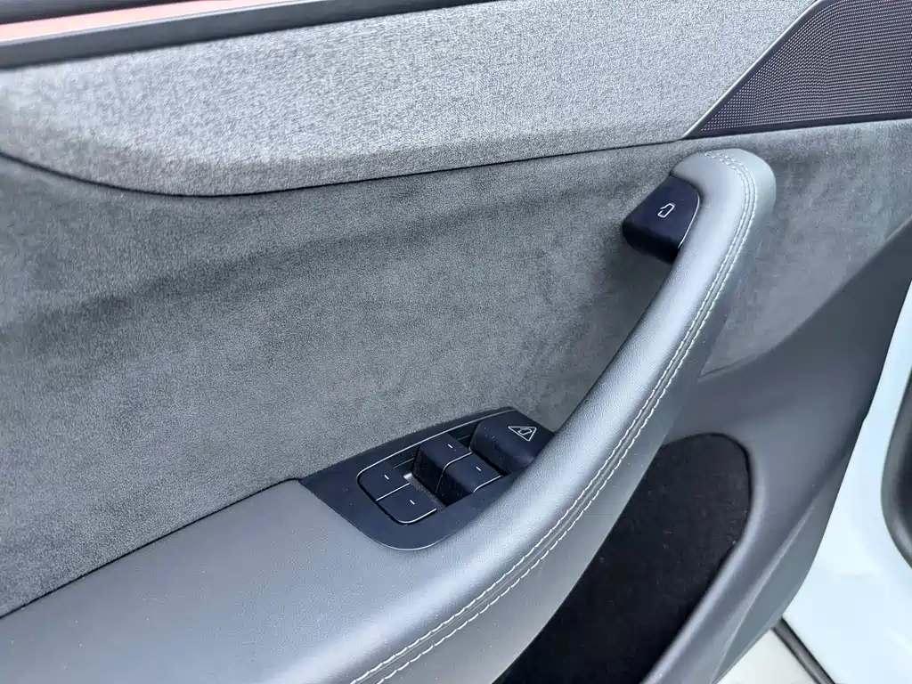 Model Y L 2025 long-range all-wheel drive version купить на сайте DeffCars