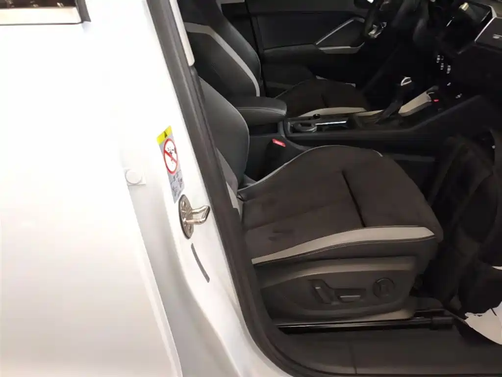 Audi Q3 2019 35 TFSI Fashionable and Dynamic купить на сайте DeffCars