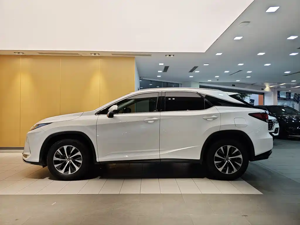 Lexus RX 2020 300 2WD Elite Edition National VI купить на сайте DeffCars