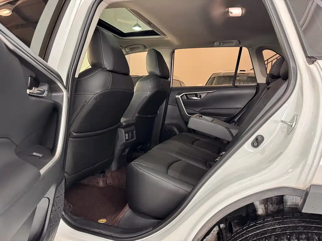 RAV4 Rongfang 2023 2.0L CVT two-wheel drive fashion version купить на сайте DeffCars