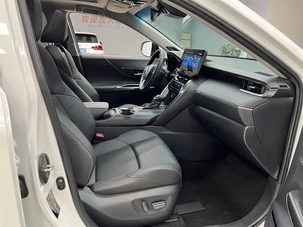 Vesa 2022 2.0L CVT two-wheel drive premium version купить на сайте DeffCars