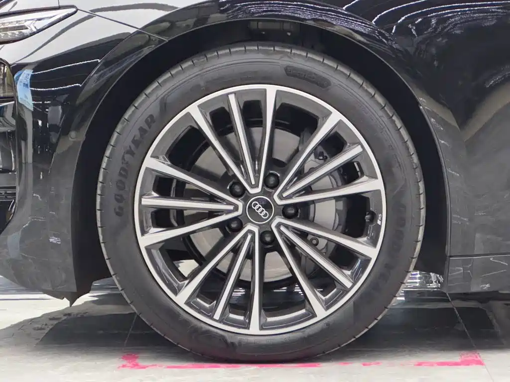 Audi A6L e-tron 2026 debuts Qiankun smart driving version купить на сайте DeffCars