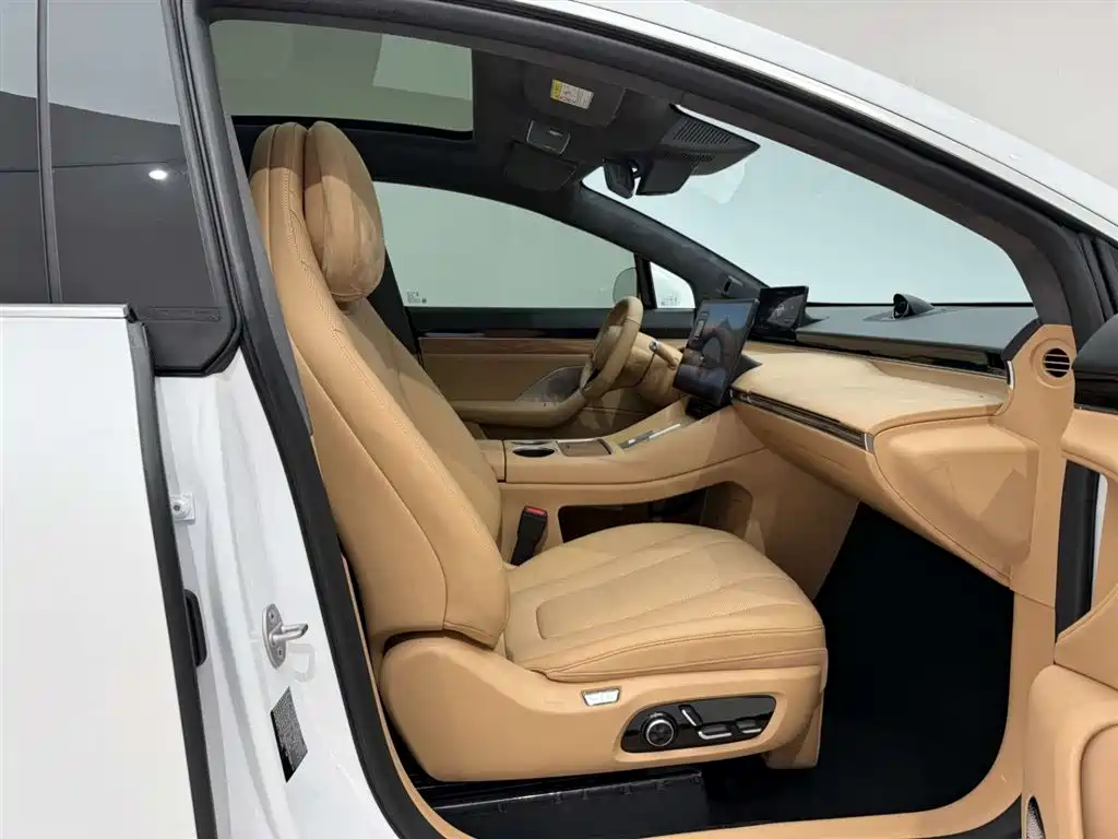 Zhijie R7 2025 extended range 251km Max купить на сайте DeffCars