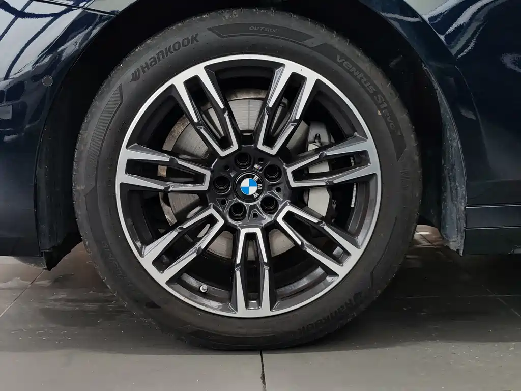 BMW 5 Series 2025 530Li Leading M Sports Package купить на сайте DeffCars