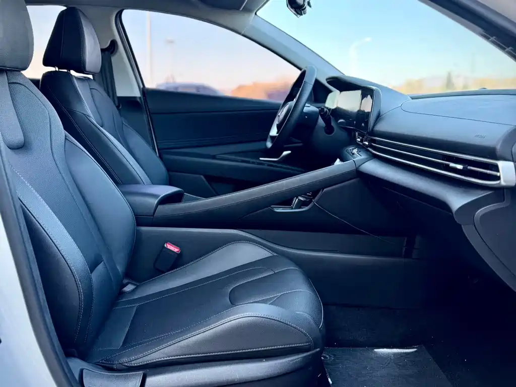 Elantra 2023 1.5L CVT LUX Premium Edition купить на сайте DeffCars