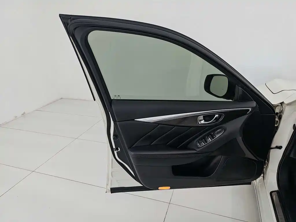 Infiniti Q50L 2018 2.0T Comfort Edition National VI купить на сайте DeffCars