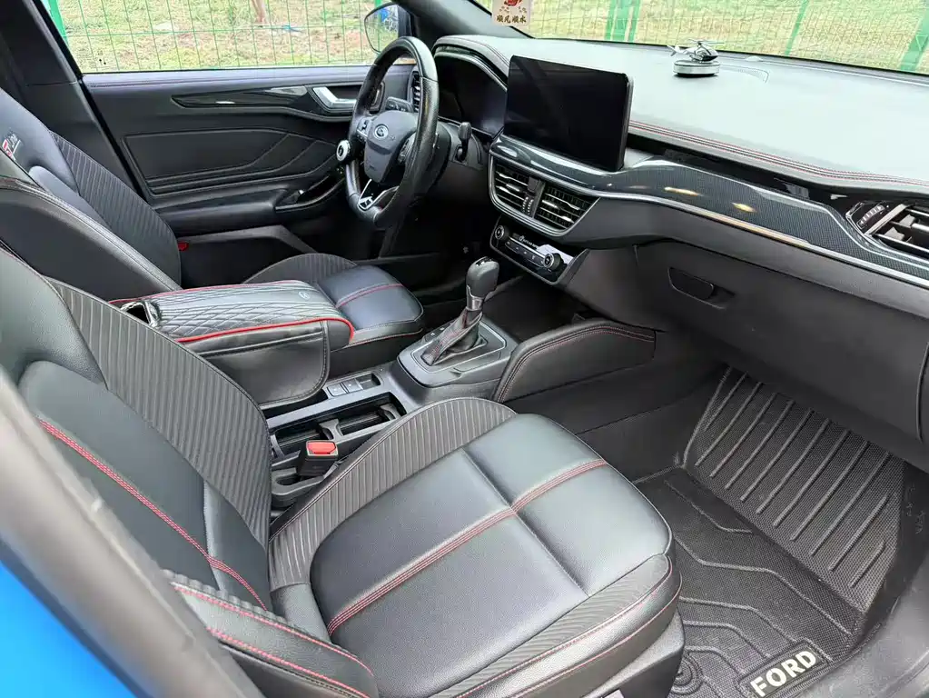Focus 2022 Sedan EcoBoost 180 Automatic ST Line купить на сайте DeffCars