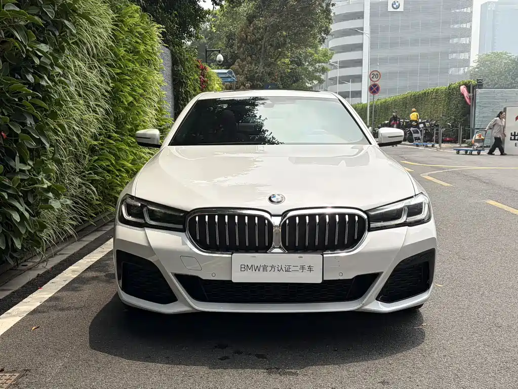 BMW 5 Series 2023 530Li Leading M Sports Package купить на сайте DeffCars