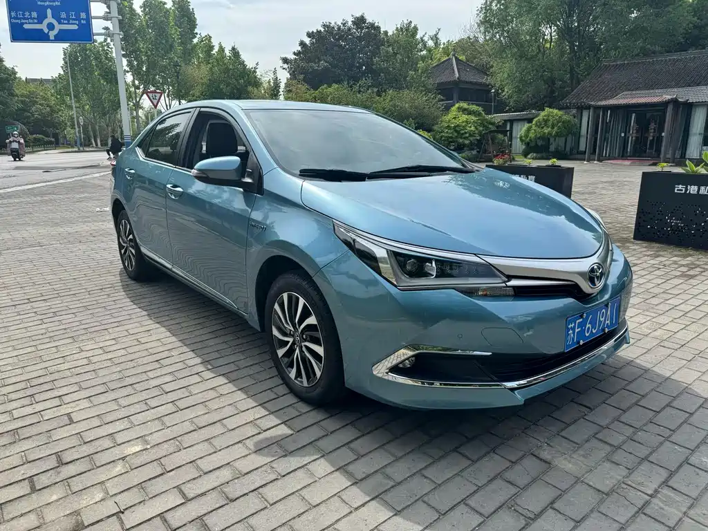 Corolla 2017 facelift dual engine 1.8L E-CVT elite version купить на сайте DeffCars