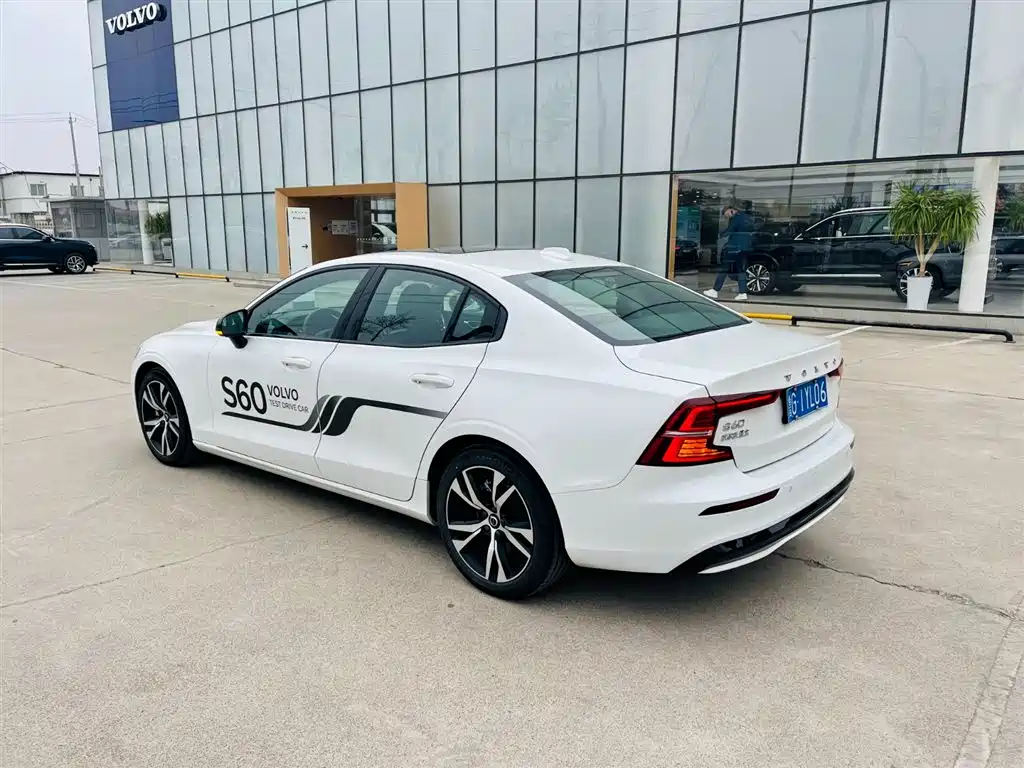Volvo S60 2025 B5 Zhiya Sports Edition купить на сайте DeffCars