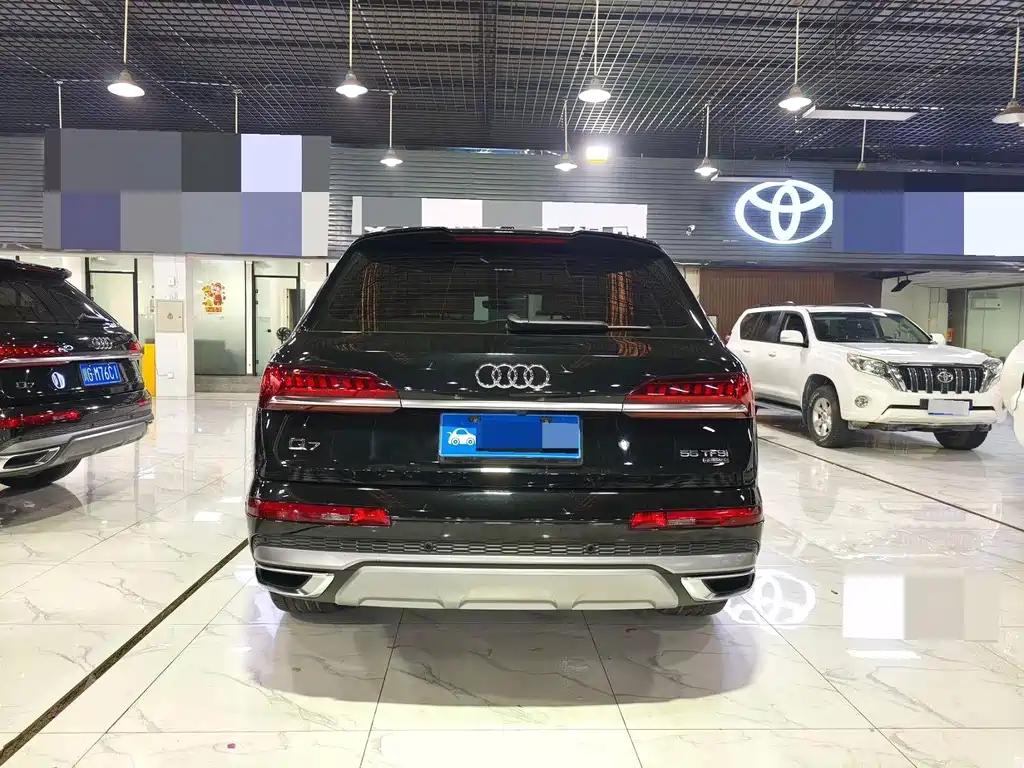 Audi Q7 2023 55 TFSI quattro S line sports купить на сайте DeffCars