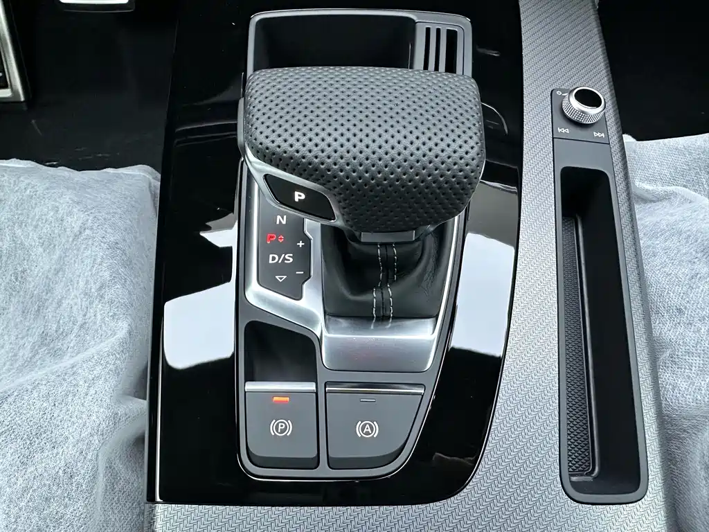 Audi Q5L 2024 40 TFSI luxury and dynamic model купить на сайте DeffCars