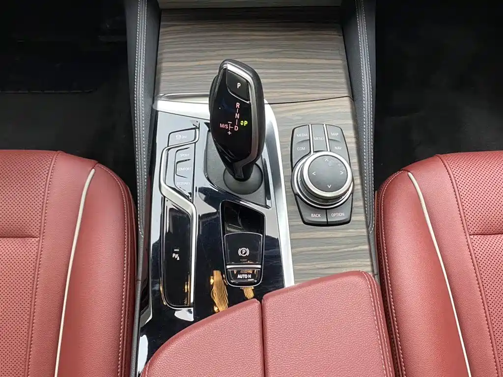 BMW 5 Series 2022 facelift 530Li leading M sports package купить на сайте DeffCars