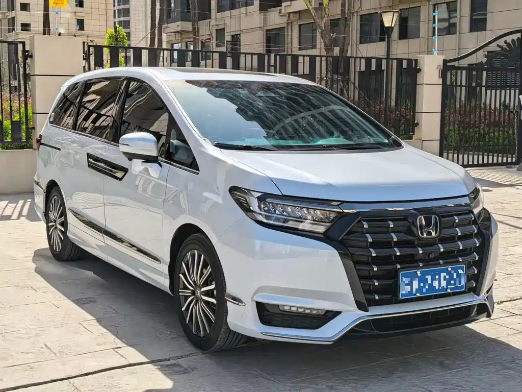 Alison 2024 2.0L e:HEV Deluxe Edition купить на сайте DeffCars
